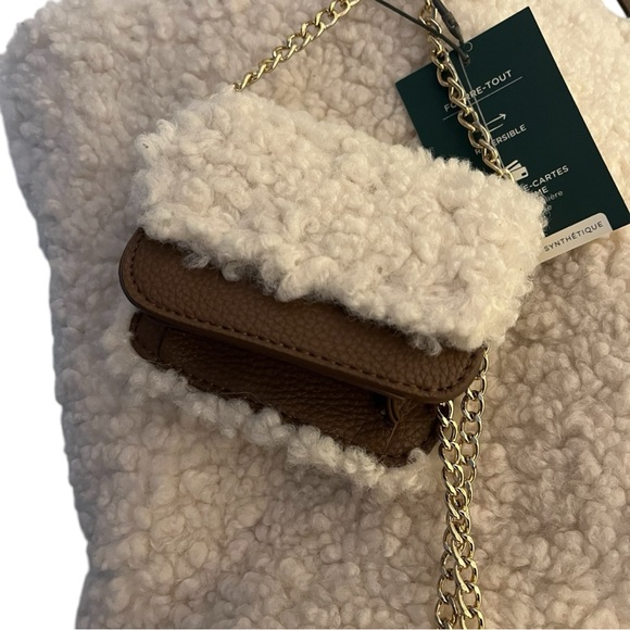 Aspen Reversible Fleece & Faux leather tote - Picture 4 of 8